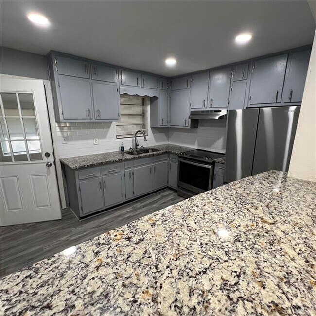 Building Photo - 1083 Center St SW