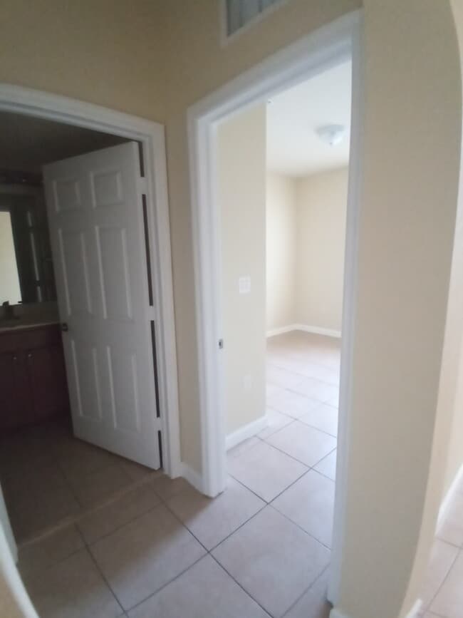 Building Photo - 9010 SW 169th Ave