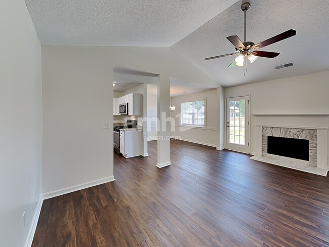 Building Photo - 860 Amelia Grove Ln SE