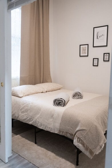 Building Photo - 252 E 33rd St