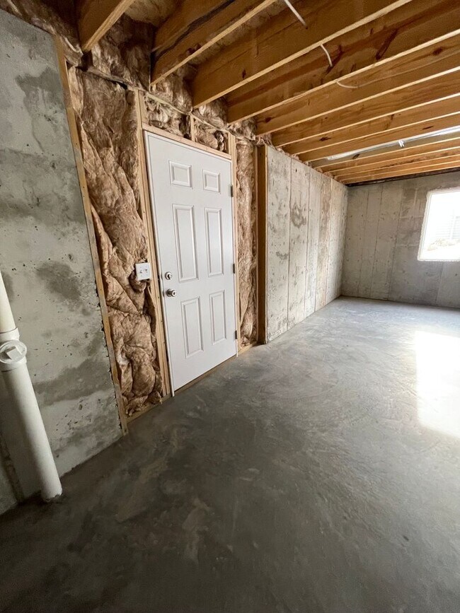 Building Photo - 40 Mills Trl