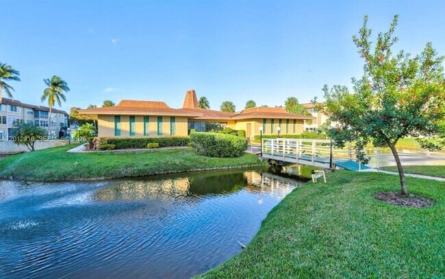 Building Photo - 5041 W Oakland Park Blvd
