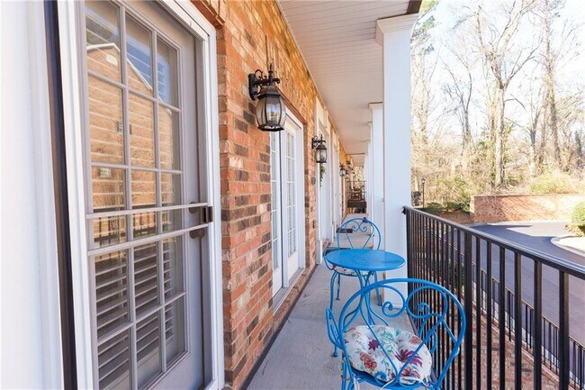 Building Photo - 2556 Oglethorpe Cir NE
