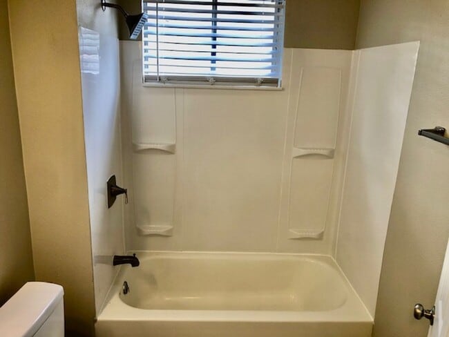 Building Photo - $500 OFF MOVE IN SPECIAL-CUTE SOUTH BOSSIER HOME-FRESH PAINT-NEW FLOORS-CLEAN