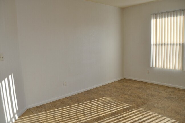 Building Photo - 452 Groft Way