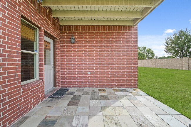 Building Photo - 25959 Ravenside Dr