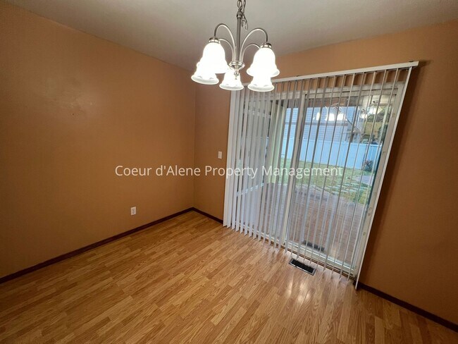 Building Photo - 3 bed, 2 bath house in Davis Park