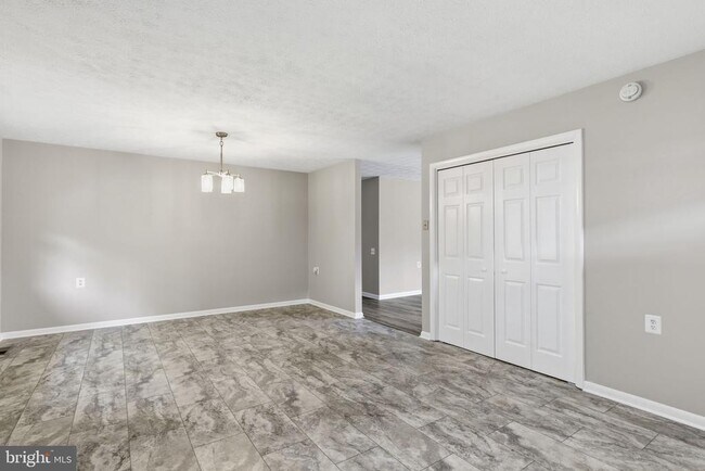 Building Photo - 638 Westwood Dr