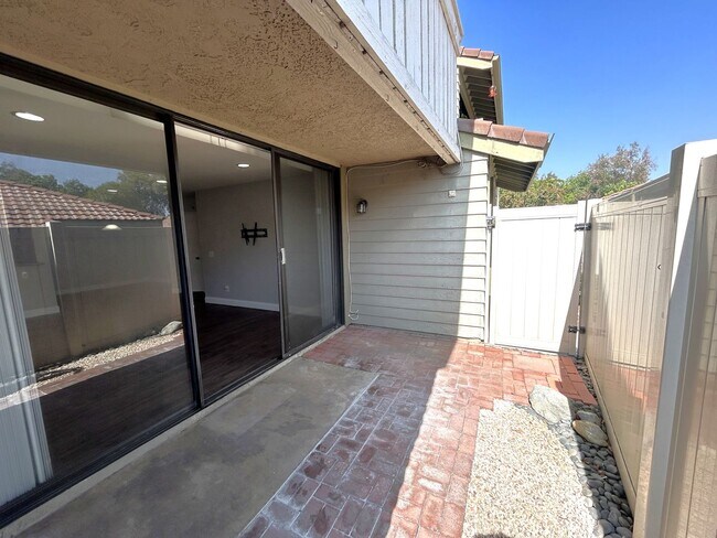 Building Photo - COUNTRY MILE RD POMONA 91766 (2 BED / 2 BATH)