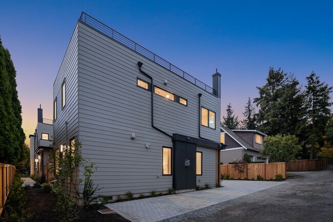 Building Photo - 745 17th Ave W