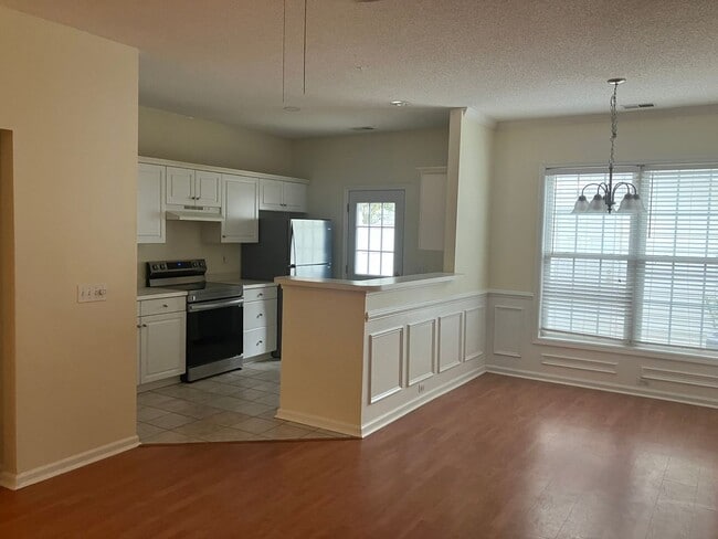 Building Photo - 3BR / 2.5BA @ Westbury Park