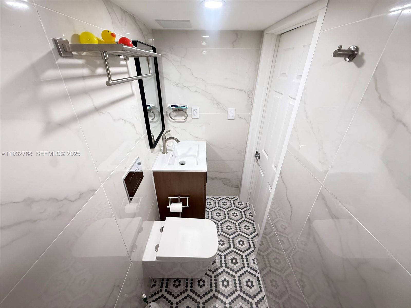 Building Photo - 3375 SW 29th Ter