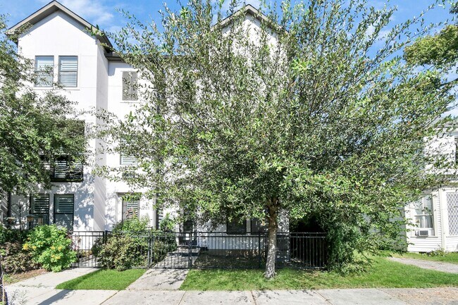 Building Photo - 308 Palmer St