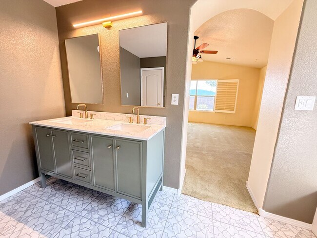 Building Photo - Spacious Home in Ventana Ranch