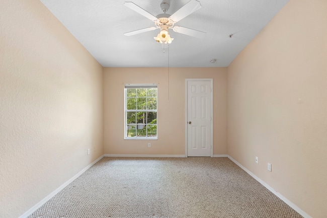 Building Photo - 3-Bed/2 Bath Gated Condo Fantastic Amenities!