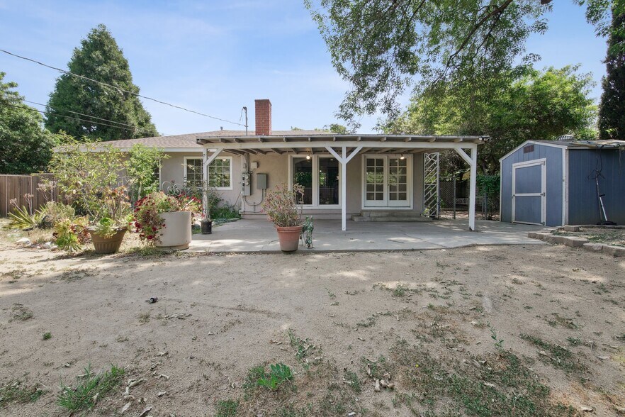Building Photo - 8835 Paso Robles Ave