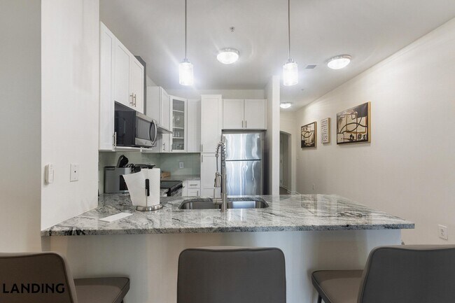 Building Photo - 4921 Pretty Lake Ave