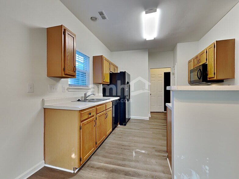 Building Photo - 6240 Red Clover Ln