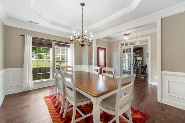 Building Photo - Available Early September! Gorgeous 5 Bed, 3.5 Ba Located In Kitts Creek - Pet Friendly!