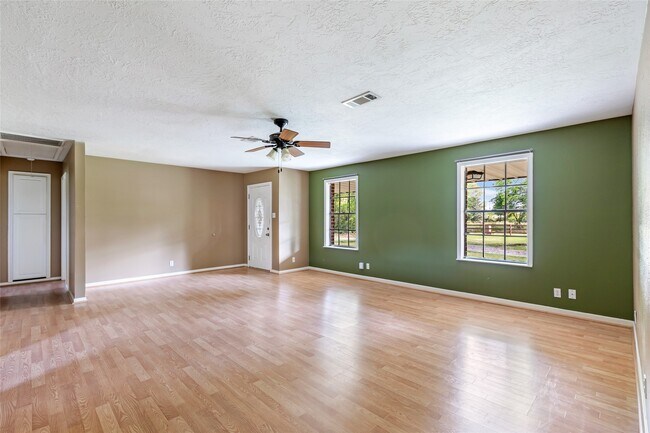 Building Photo - 27311 Kingport Dr