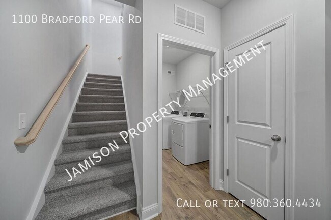 Building Photo - 1100 Bradford Pear Rd
