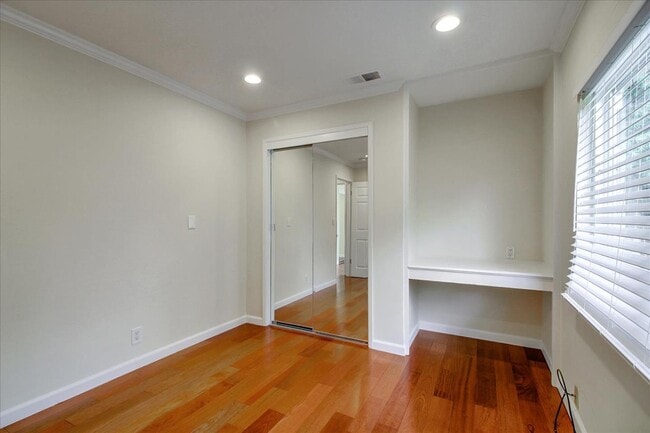 Building Photo - 1535 San Joaquin Ave