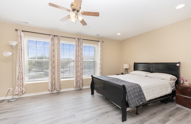 Building Photo - 3160 Bromley Ln