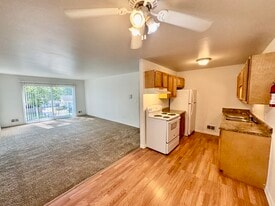 Building Photo - Greenway Park Apartments