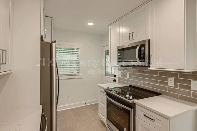 Building Photo - 406 S Columbia Dr