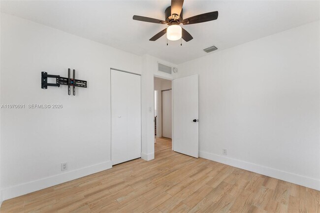 Building Photo - 6161 NE 7th Ave