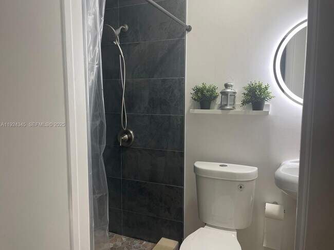 Building Photo - 11401 Taft St