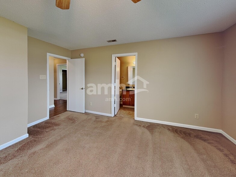 Building Photo - 7588 Hollow Reed Ct