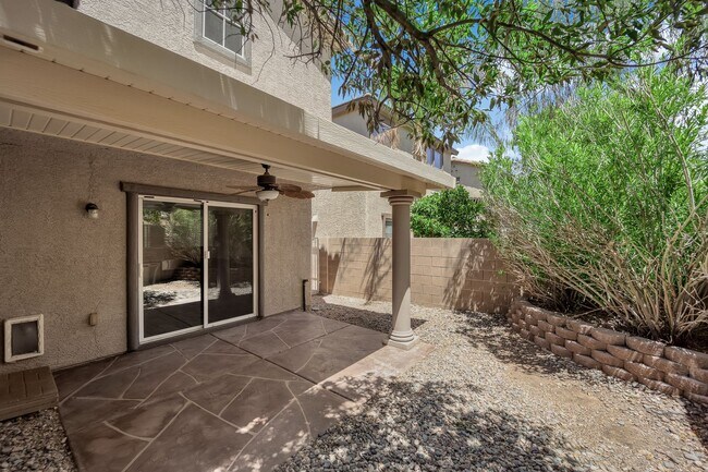 Building Photo - Beautiful Two bedroom 2 1/2 bath