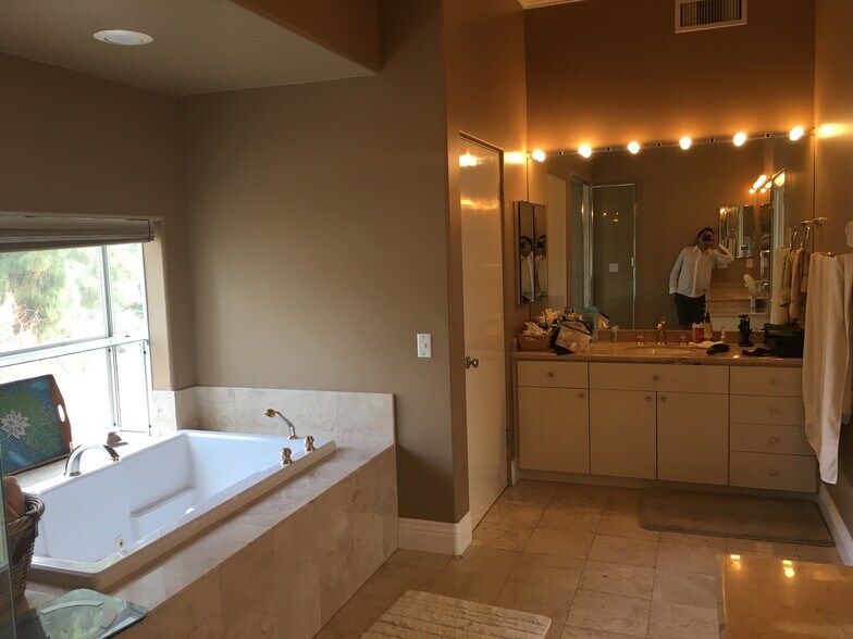 Building Photo - 12766 Jolette Ave