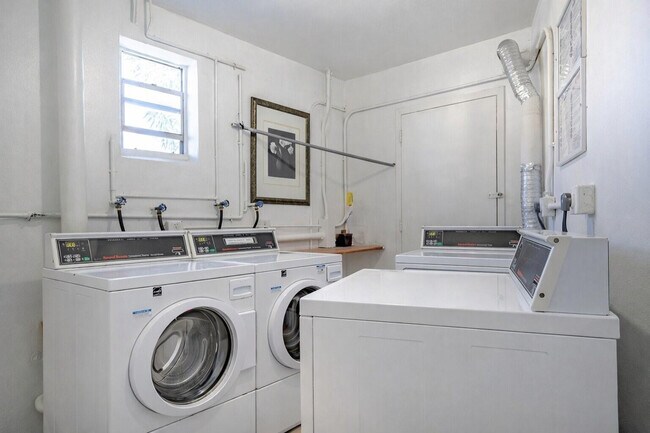 Building Photo - 5300 NE 24th Terrace