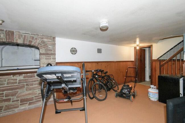 Building Photo - 3940 N 64th St