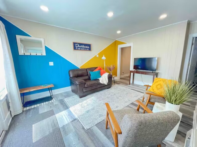 Living room - 1102 Bridge St