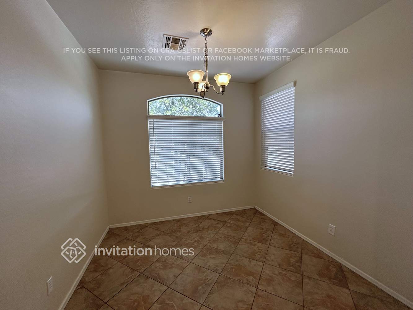 Building Photo - 10235 W Hilton Ave