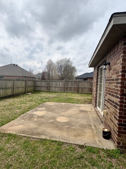 Building Photo - 4057 W Spring House Dr