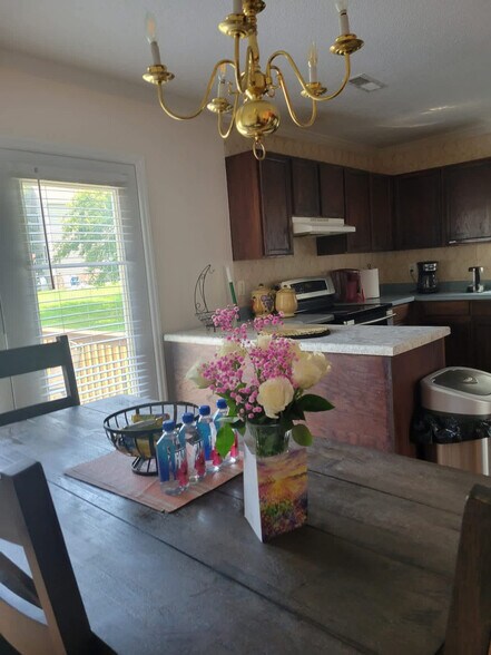 Building Photo - 305 Humble Rd