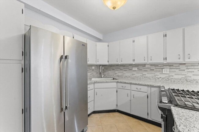 Building Photo - 2 bedroom in Chicago IL 60630