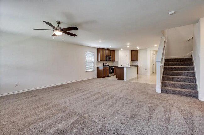 Building Photo - 749 Windsor Dr