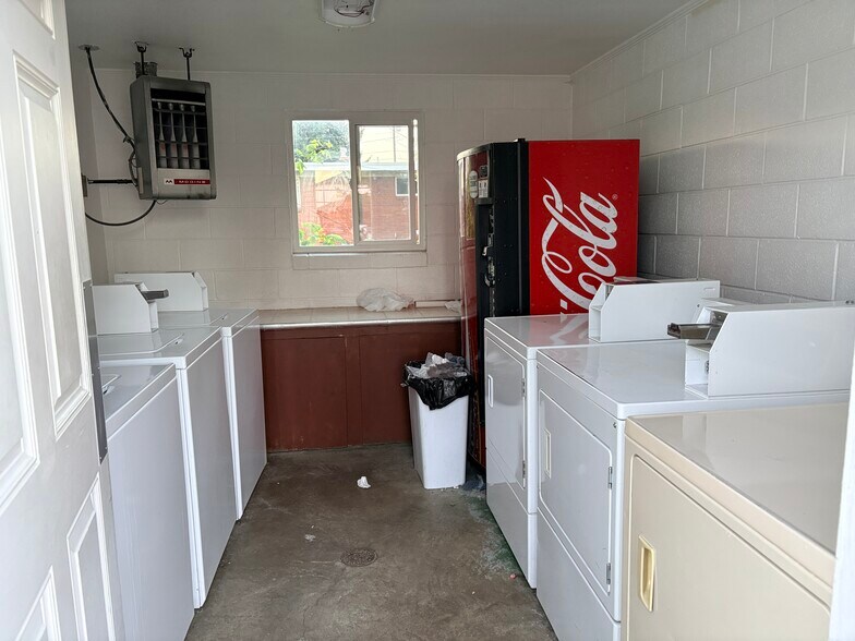 Adjacent laundromat - 375 W 550 N