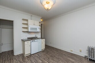 Building Photo - 735 Taylor