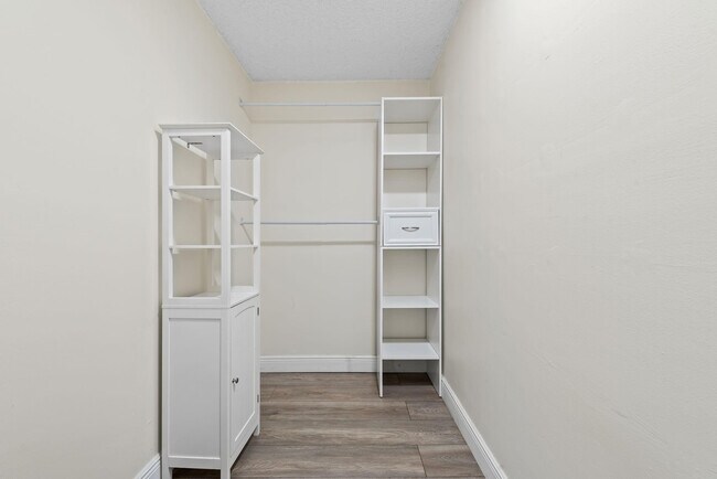 Building Photo - 4902 NW 82nd Ave