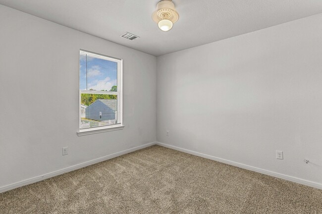 Building Photo - 169 Iris St