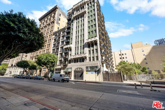 Building Photo - 416 S Spring St