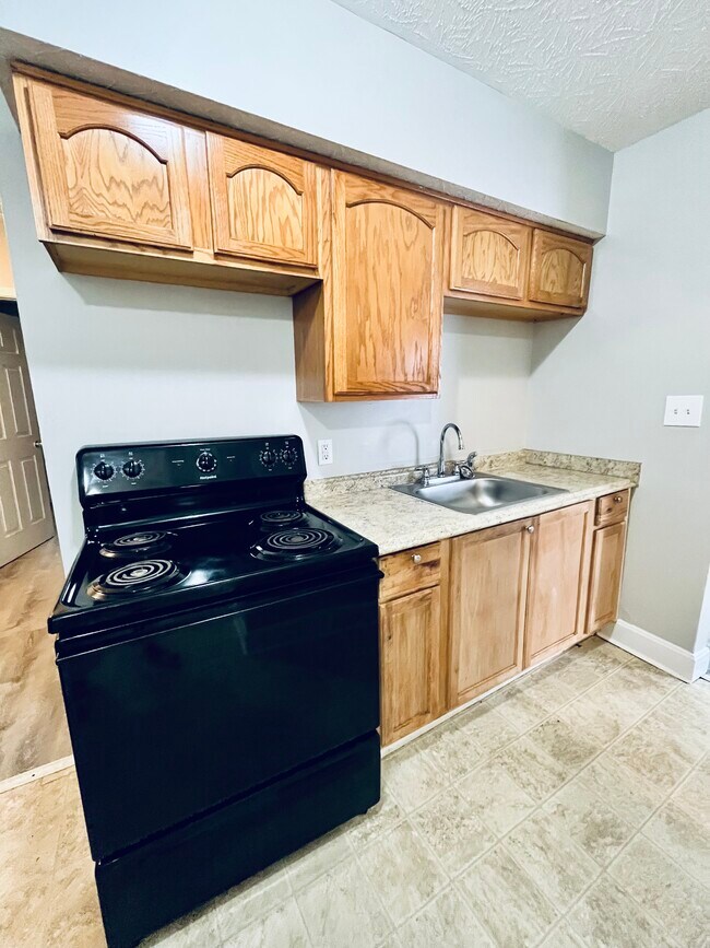 Building Photo - 4417 Sunset Ave