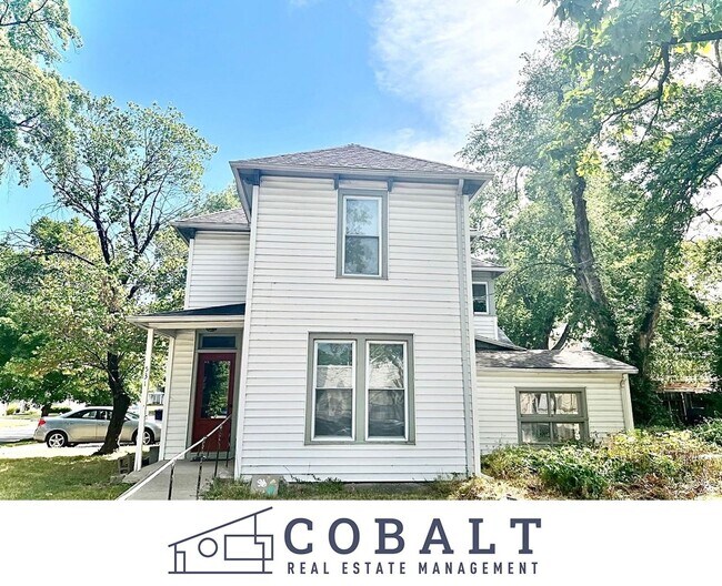 Primary Photo - Centrally Located Pet Friendly Unit!