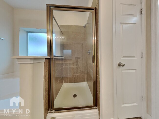 Building Photo - 17934 Barton Ridge Ln